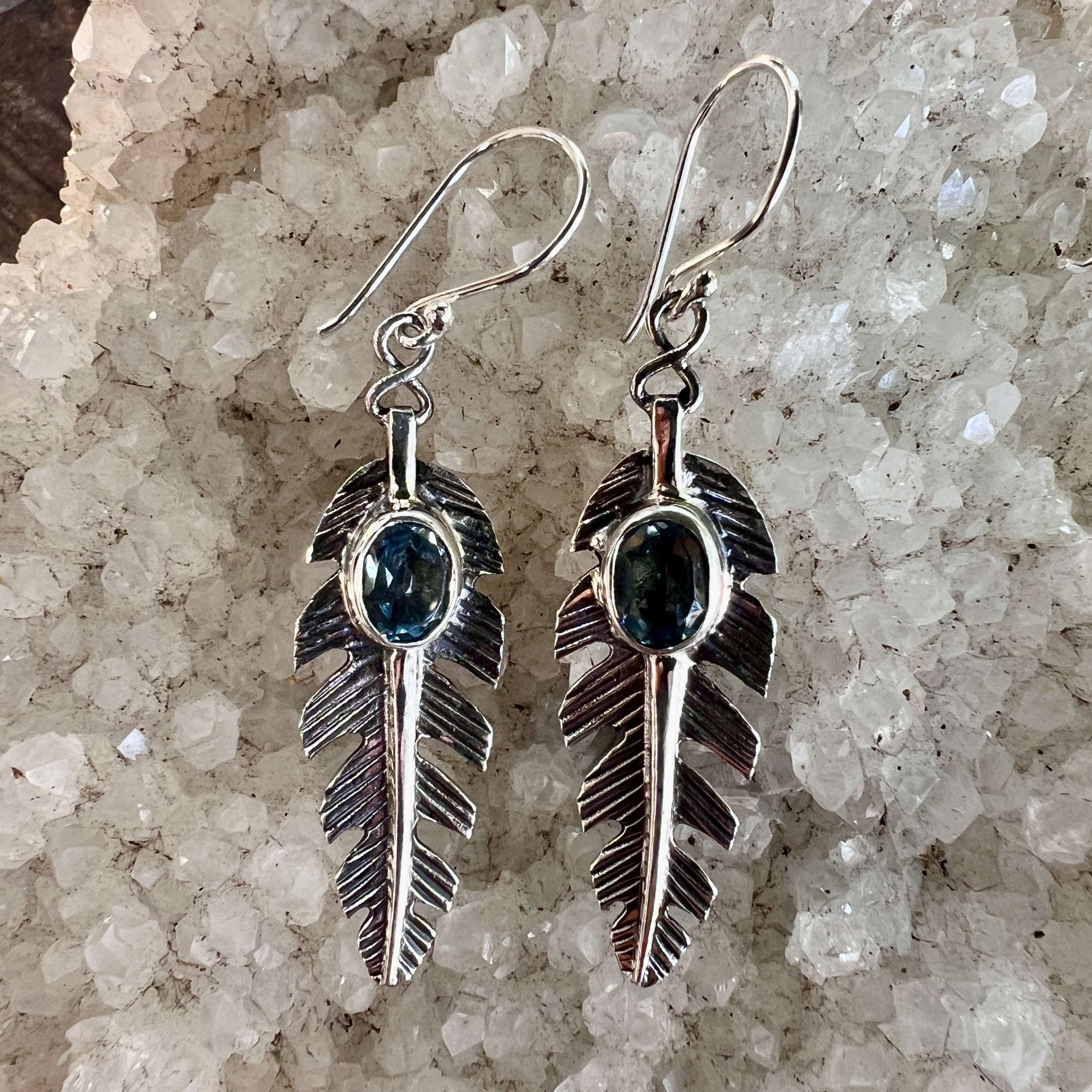 (HANDMADE 925 BALI STERLING SILVER FILIGREE EARRINGS WITH TOPAZ)