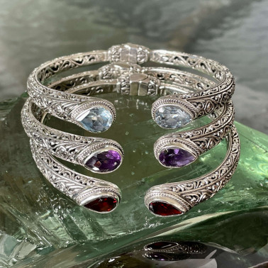 BR 15109 BT-(HANDMADE 925 BALI STERLING SILVER HINGE BRACELETS WITH BLUE TOPAZ)