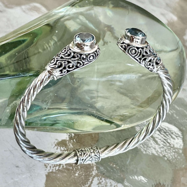 BR 15181 BT-(HANDMADE 925 BALI STERLING SILVER HINGE BRACELETS WITH BLUE TOPAZ)