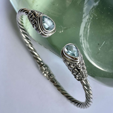 BR 15186 BT-(HANDMADE 925 BALI STERLING SILVER HINGE BRACELETS WITH BLUE TOPAZ)