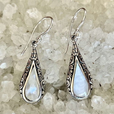 ER 14644 MP-(HANDMADE 925 BALI STERLING SILVER FILIGREE EARRINGS WITH MOTHER OF PEARL)