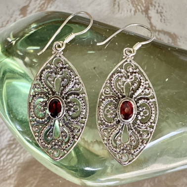 ER 15026 GR-(HANDMADE 925 BALI SILVER FILIGREE EARRINGS WITH GARNET)