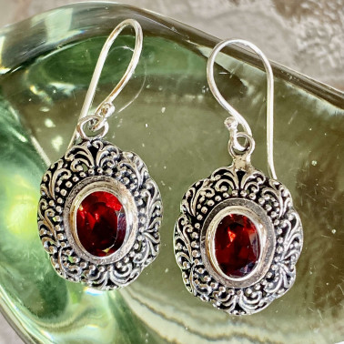 ER 15028 GR-(HANDMADE 925 BALI SILVER FILIGREE EARRINGS WITH GARNET)