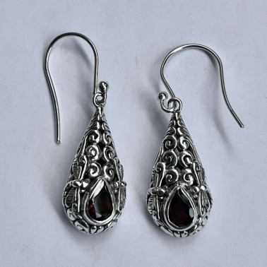 ER 15507 GR-(HANDMADE 925 BALI STERLING SILVER EARRINGS WITH GARNET)