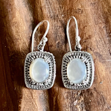 ER 15530 MP-(HANDMADE 925 BALI STERLING SILVER FILIGREE EARRINGS WITH MOTHER OF PEARL)