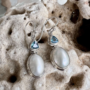 ER 15971 WMP-(925 BALI STERLING SILVER EARRINGS WITH WHITE MABE PEARL)