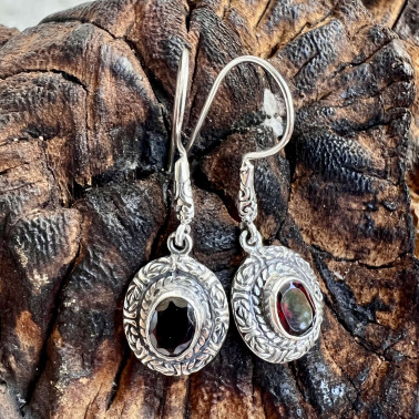 ER 15943 GR-(HANDMADE 925 BALI STERLING SILVER FILIGREE EARRINGS WITH GARNET)