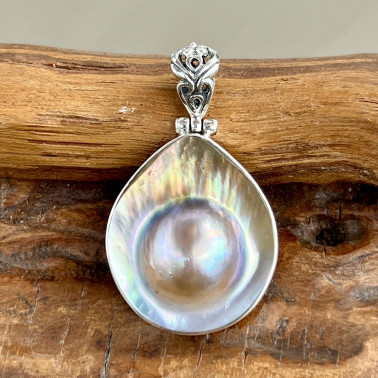 PD 14621 C-(HANDMADE 925 BALI SILVER PENDANT WITH MABE SHELL)