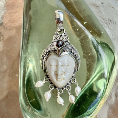 PD 14682 BN-GR-(HANDMADE 925 BALI SILVER BONE FACE PEANDANTS WITH GARNET)