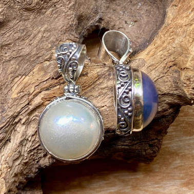 PD 15287 WPL-(HANDMADE 925 BALI SILVER FILIGREE PENDANTS WITH MABE PEARL)