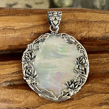 PD 15490 MP-(HANDMADE BALI 925 STERLING SILVER DRAGONFLY PENDANTS WITH MOTHER OF PEARL)