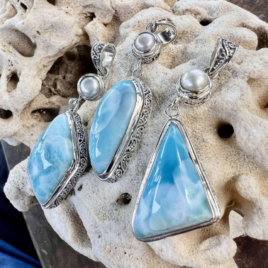 PD 15950 LR-(HANDMADE 925 BALI STERLING SILVER FILIGREE PENDANT WITH LARIMAR and PEARL)