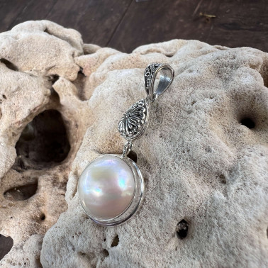 PD 15962 WPL-(HANDMADE 925 BALI STERLING SILVER PENDANT WITH WHITE MABE PEARL)