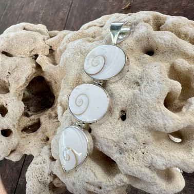 PD 15970 SS-(HANDMADE 925 BALI STERLING SILVER FILIGREE PENDANT WITH SIWA SHELL)