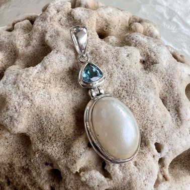 PD 15971 WMP-(HANDMADE 925 BALI STERLING SILVER PENDANT WITH WHITE MABE PEARL and TOPAZ