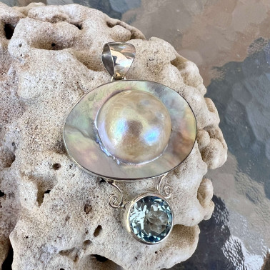 PD 15986 BP-(HANDMADE 925 BALI SILVER PENDANT WITH BLISTER PEARL, BLUE TOPAZ)