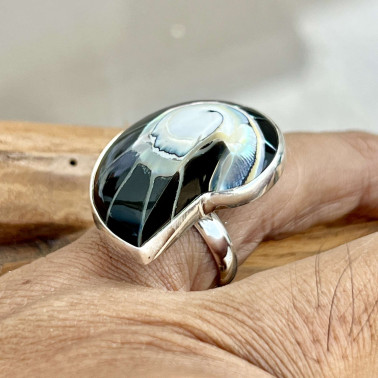 RR 06496 BS-(HANDMADE 925 BALI SILVER RING WITH BLACK NAUTILUS SHELL)