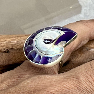 RR 06496 PP-(HANDMADE 925 BALI SILVER RING WITH PURPLE NAUTILUS SHELL)