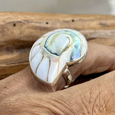 RR 06496 TW-(HANDMADE 925 BALI SILVER RING WITH WHITE NAUTILUS SHELL)