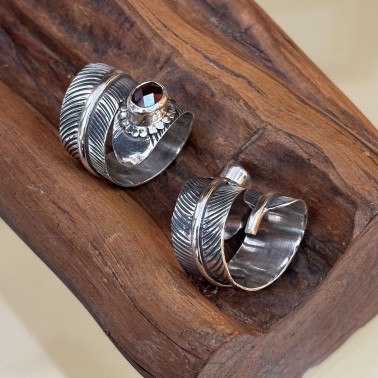 RR 15907-(HANDMADE 925 BALI STERLING SILVER FILIGREE RING WITH GARNET)