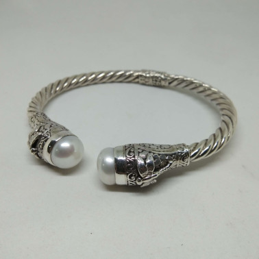 BR 13795-1 PC OF HAND CARVED 925 BALI SILVER BRACELET WITH MABE PEARL